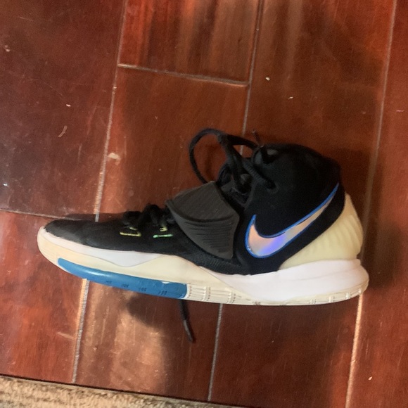 basketball shoes - Picture 3 of 9